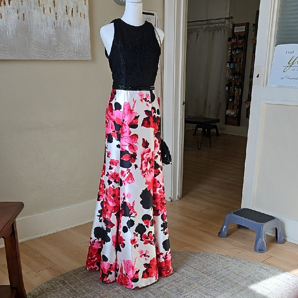 Size 4 Black Pink And Red Floral Trumpet Gown Lace High Neck top W/ Open Back